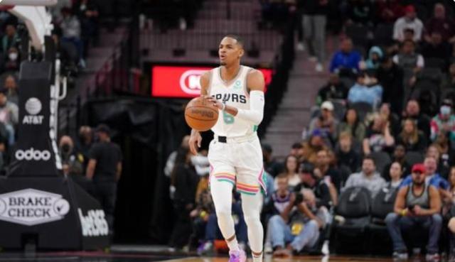 开云体育-两度犯错险酿大祸 马刺新王双加时完成自我救赎