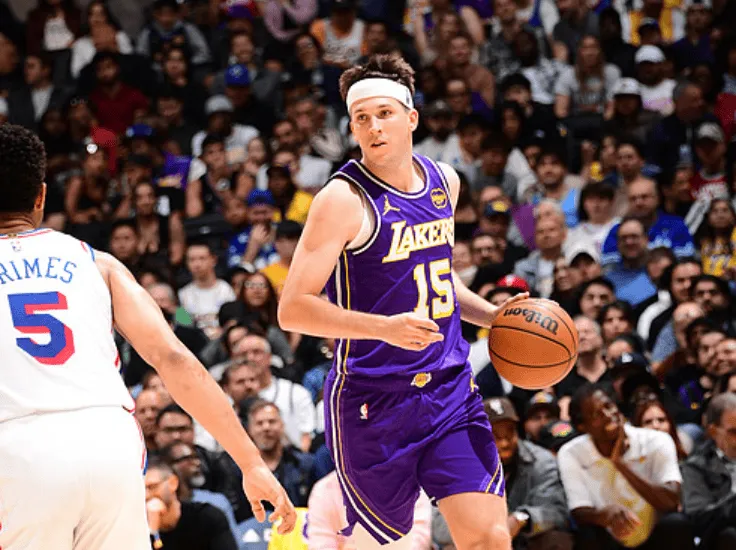 开云官网-效率爆表！里夫斯目前出战19分钟，投篮14中11砍下30分4三分